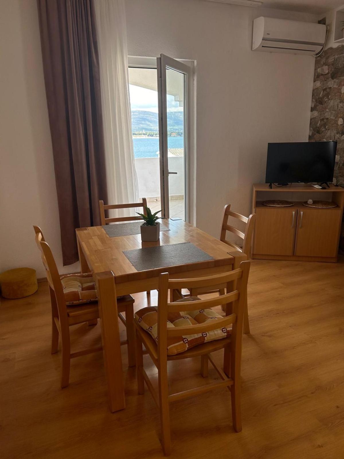 Apartmani Grgic Трогир Екстериор снимка