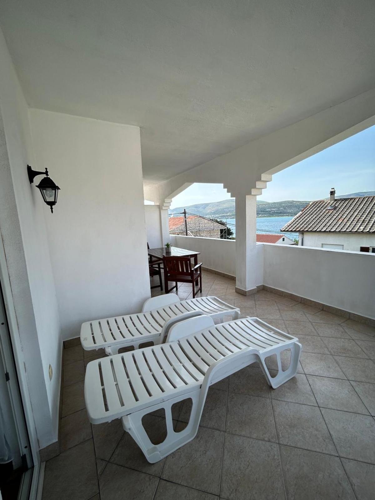 Apartmani Grgic Трогир Екстериор снимка