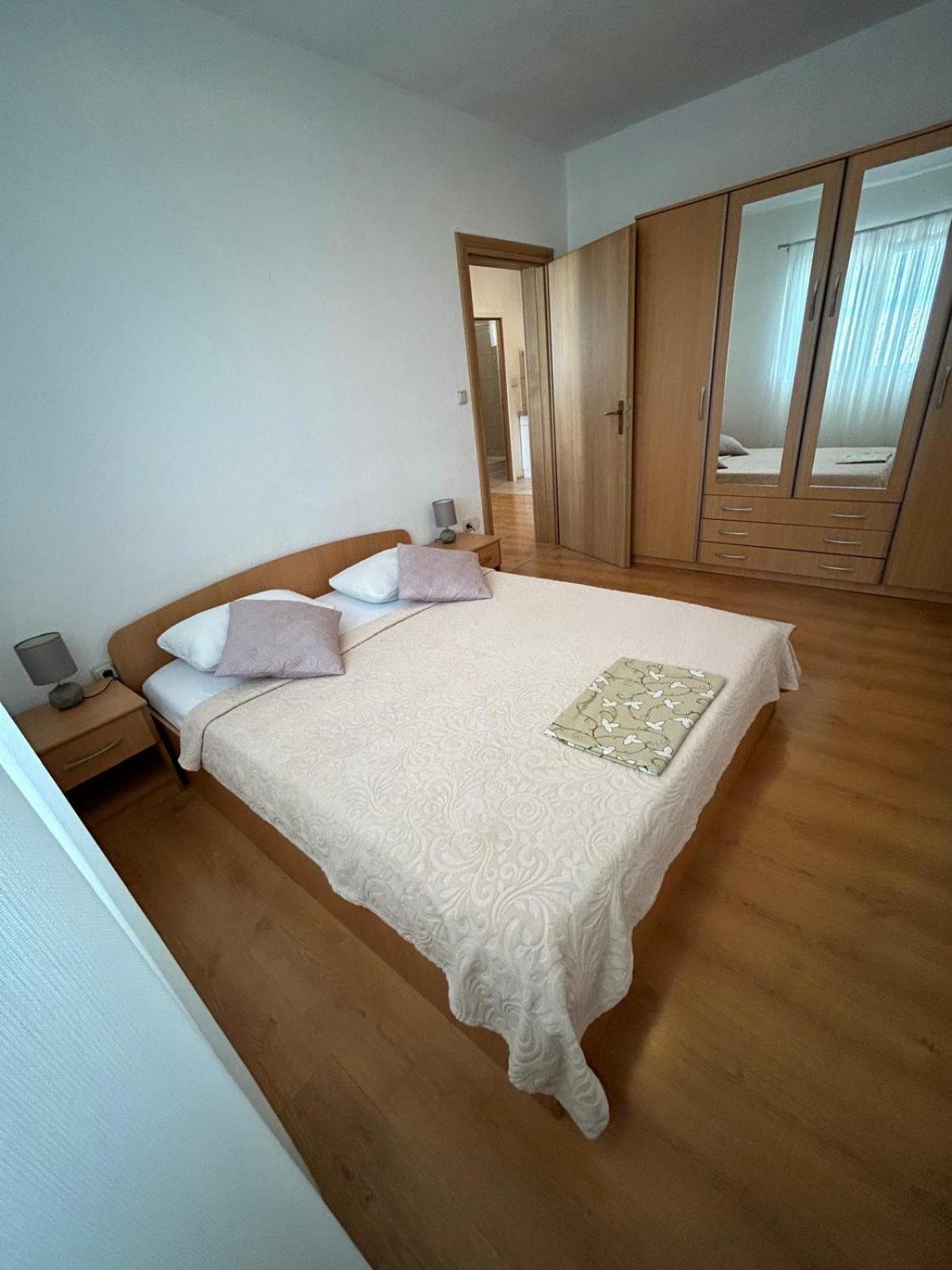 Apartmani Grgic Трогир Екстериор снимка