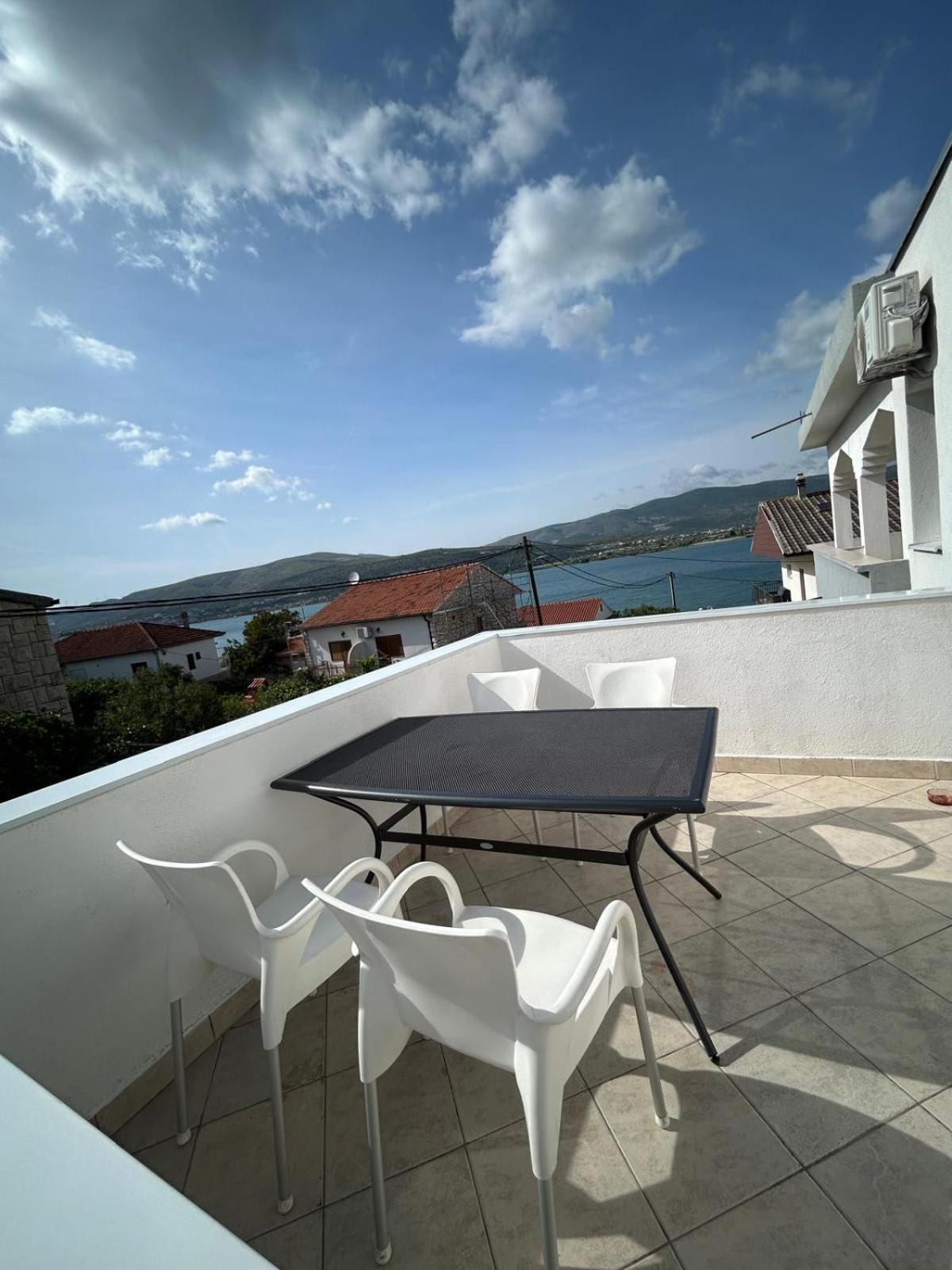 Apartmani Grgic Трогир Екстериор снимка